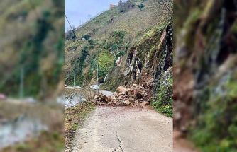 Giresun İl Özel İdaresi heyelanlı yolu ulaşıma açtı