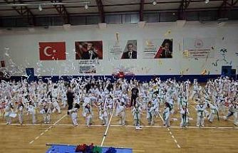 Gölcük’te 470 tekvandocu kuşak atladı