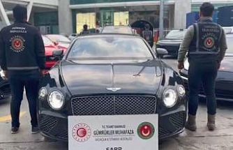 Gümrükten usulsüz geçirilen 65 lüks araca el konuldu: 22 gözaltı