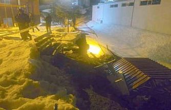 Hakkari’de istinat duvarı çöktü