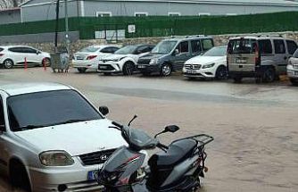 Hatay’da sağanak sele neden oldu, yollar göle döndü