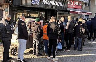 Hayrabolu’da Ramazan’da pide kuyruğu