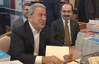 Hulusi Akar ‘Külliye’de Ramazan Kitap Günleri’nde okurlarıyla buluştu