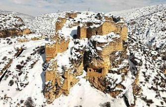 Hurman Kalesi karla birlikte mest etti