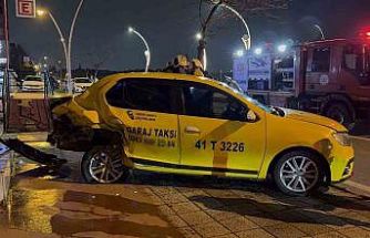 İki otomobilin çarpıştığı kaza maddi hasarla atlatıldı