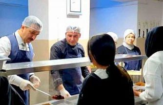 İl Müdürü Uğurelli öğrencilerle iftar sofrasında buluştu