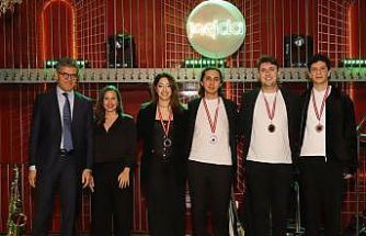 İletişim Bilimleri Fakültesi öğrencileri dereceyle döndü