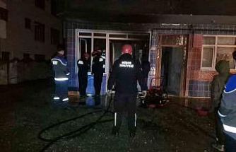 Isınmak için yaktığı ateş, yangın çıkarttı