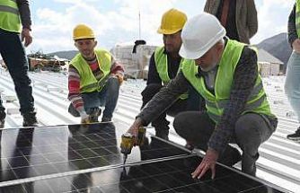 Isparta Belediyesi, pazar alanı çatılarına GES kuruyor