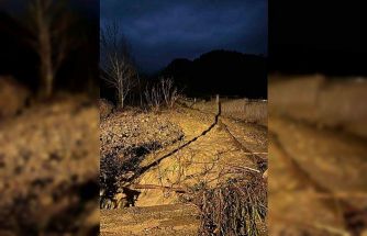 Isparta’da etkili olan sağanak yağmur nedeniyle bir köyde su baskınları yaşandı