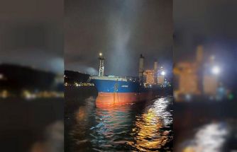 İstanbul Boğazı’nda demiri dolanan kargo gemisi, Büyükdere Liman’ına demirlendi