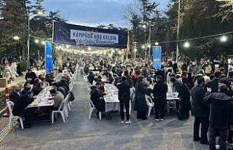 İstanbul Üniversitesi’nde düzenlenen iftara binlerce öğrenci katıldı