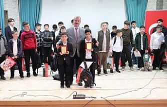 İstiklal Marşı’nı Güzel Okuma Yarışmasında Elif Filiz il birincisi