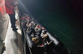 İzmir açıklarında 59 düzensiz göçmen yakalandı