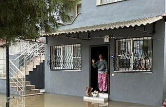 İzmir’de dere taştı, vatandaşlar çaresiz kaldı: "Televizyonda izlerdik, başımıza geldi"