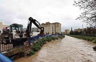 İzmir’de sağanak yağış: Büyükşehir ekipleri seferber oldu