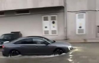 İzmir’de sağanak yağış hayatı olumsuz etkiledi