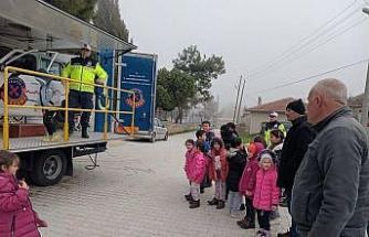 Jandarmadan çocuklara emniyet kemeri eğitimi