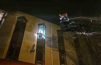 Kağıthane’de marangozhanede korkutan yangın: 11 kişi ve 1 yavru köpek kurtarıldı