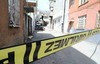 Kahramanmaraş’ta fırtına çatıları uçurdu