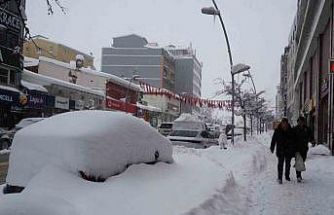 Kar Erzurum’u esir aldı, araçlar karın içinde kayboldu
