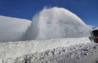 Karabet Geçidi’nde kar kalınlığı 2 metreyi geçti