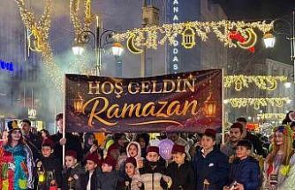 Karabük’te Ramazan coşkusu sokaklara taştı: Fener alayı ve Ramazan sokağına yoğun ilgi