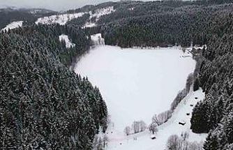 Karagöl buz tuttu, beyaz örtü altındaki manzara hayran bıraktı