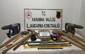 Karaman’da jandarma uyuşturucu ve kazı malzemeleri ele geçirdi