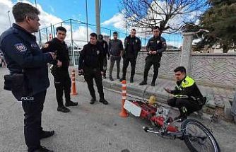 Karaman’da motosikletin çarptığı polis memuru yaralandı