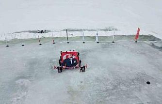 Kars Çıldır Gölü’nde buz üstünde muhteşem şölen