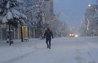 Kars’ta eğitime kar engeli: 40 santimetre kar yağdı!