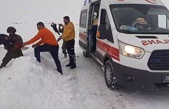 Kars’ta kar esareti: Hasta çocuklar için Mehmetçik ve ekipler seferber oldu