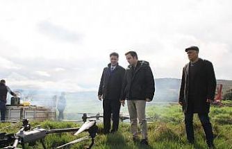 Kaymakam Altuntaş drone ile gübreleme çalışmalarını inceledi