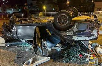 Kazada hurdaya dönen araçtan yara almadan kurtuldu