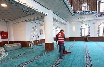 Kepez’de camiler Ramazan’a hazırlandı