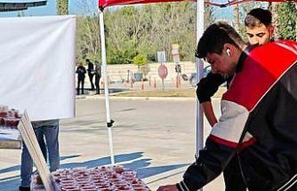 Kepez’de trafik kazasında hayatını kaybeden AÜ öğrencileri için lokma hayrı