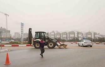 Kepez’de yağış sonrası bozulan yollara müdahale