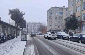 Kırklareli’nde kar yağışı etkisini arttırdı