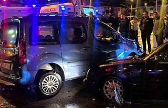 Kırmızı ışık ihlali kazaya neden oldu: 2 yaralı