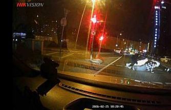 Kırmızı ışıkta yola atlayıp şınav çektiler