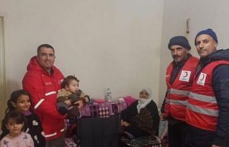 Kızılay’dan gazi eşine tekerlekli sandalye desteği