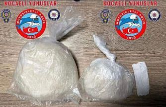 Kocaeli’de durdurulan 4 şüpheliden yüklü miktarda uyuşturucu çıktı
