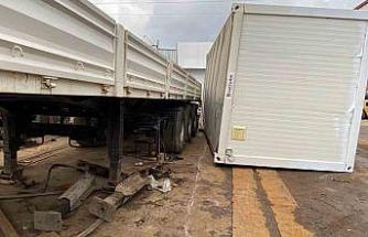 Kocaeli’de konteyner ile tır dorsesi arasında sıkışan işçi yaralandı