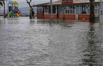 Kocaeli’yi lodos vurdu, yollar göle döndü