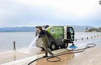 Köyceğiz gölünde sular çekildi, temizlik başladı