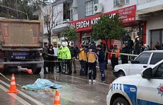 Kozan’da kamyonun çarptığı yaşlı adam hayatını kaybetti