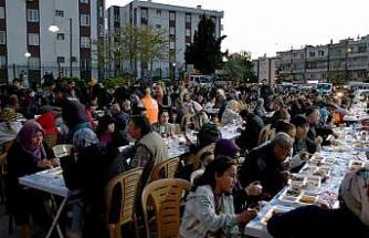 Kuşadası Belediyesi’nden Ramazan ayı boyunca 18 bin kişilik iftar yemeği