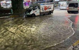 Kuşadası’nda şiddetli yağış ve dolu etkili oldu