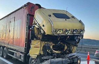 Kuzey Marmara Otoyolu’nda kamyon tıra arkadan çarptı: 1 yaralı